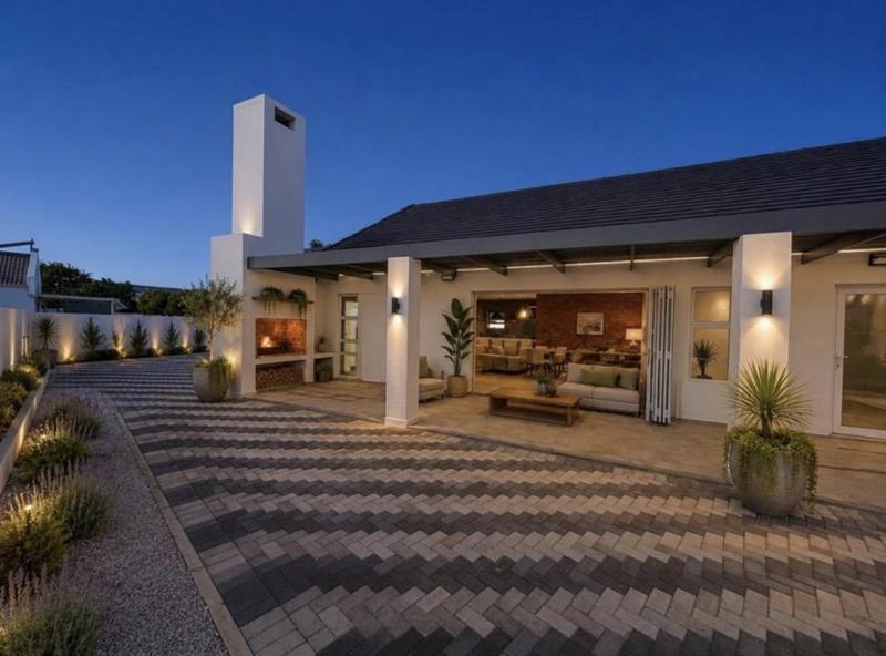 3 Bedroom Property for Sale in Golden Mile Western Cape